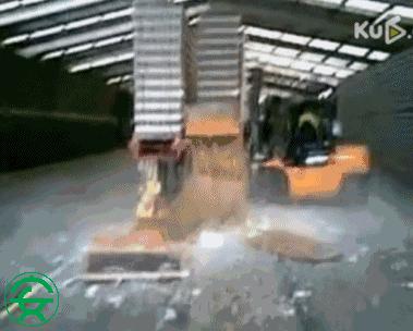 叉车操作事故……这不是意外，而是“自杀”