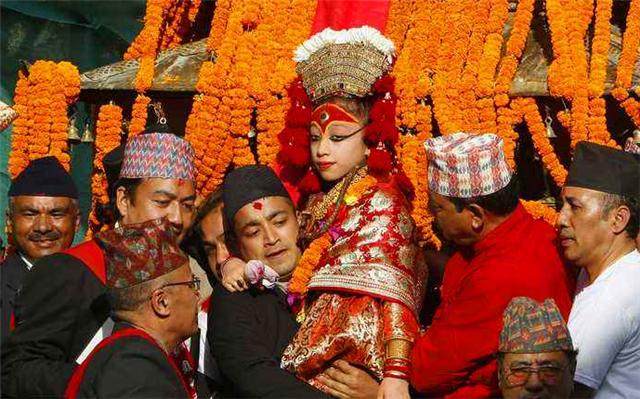尼泊尔最尊贵的活女神,尼泊尔活女神退位后真实生活