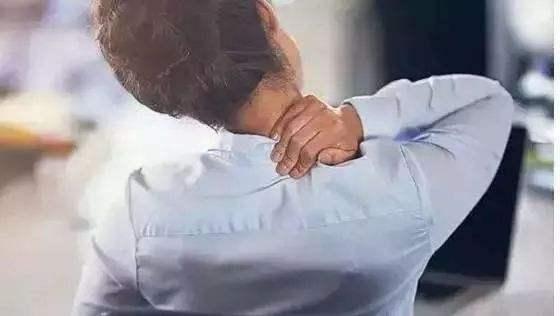 俗话说高枕无忧枕头是越高越好吗,枕头选什么材质的睡得舒服又健康