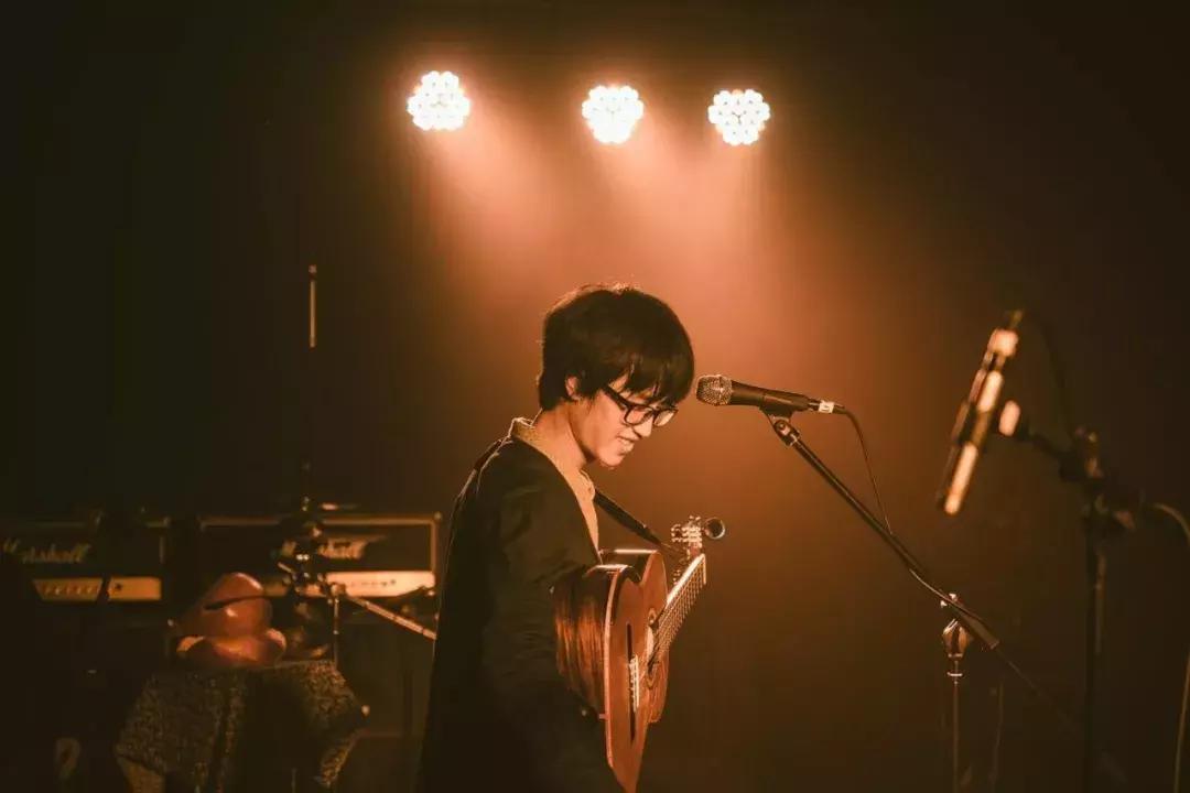 油腻腻的Mr.Woohoo糟蹋了《甜蜜蜜》