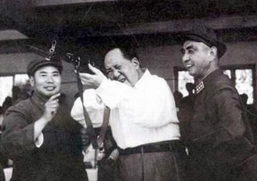 毛*东泽**：四渡赤水到底有多伟大？错一步将改写历史