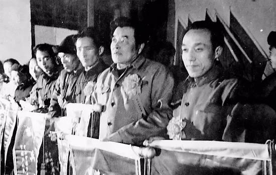 鲁冠球的传奇人生视频,简单描述鲁冠球的创业案例