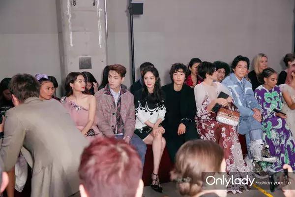 张艺兴valentino东京神图,张艺兴valentino秀场表演