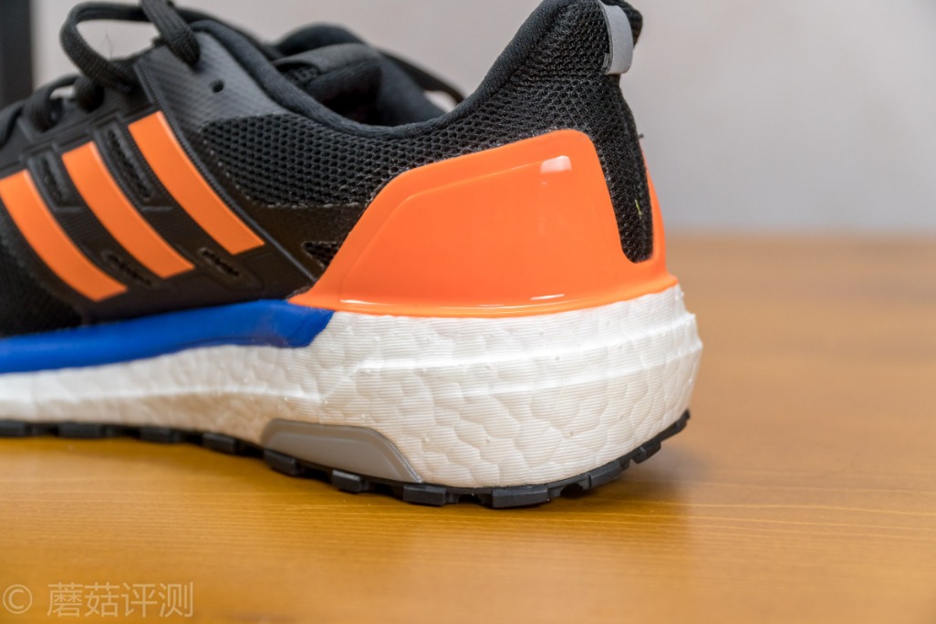 阿迪ultraboost22黑蓝,阿迪supernova和ultraboost