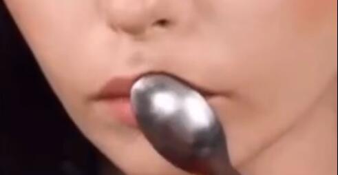 鍠濇按娑傚彛绾㈠師瑙嗛,灏忓濮愭秱鍙ｇ孩鍠濇按瑙嗛