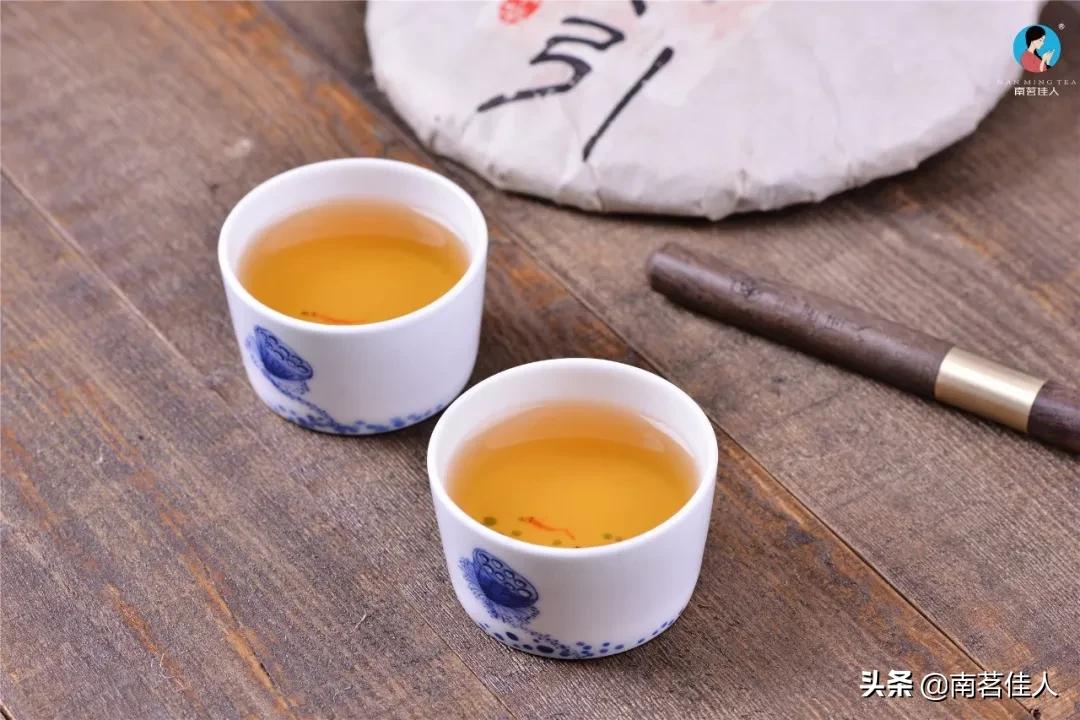 偷得浮生半日闲与君同饮一壶茶,花间浅酌一壶酒浮生偷得半日闲
