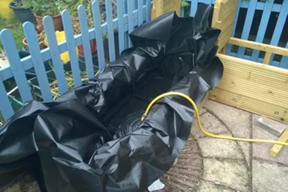 大露台花池卡座带鱼池效果图,设计庭院观赏小鱼池的过程