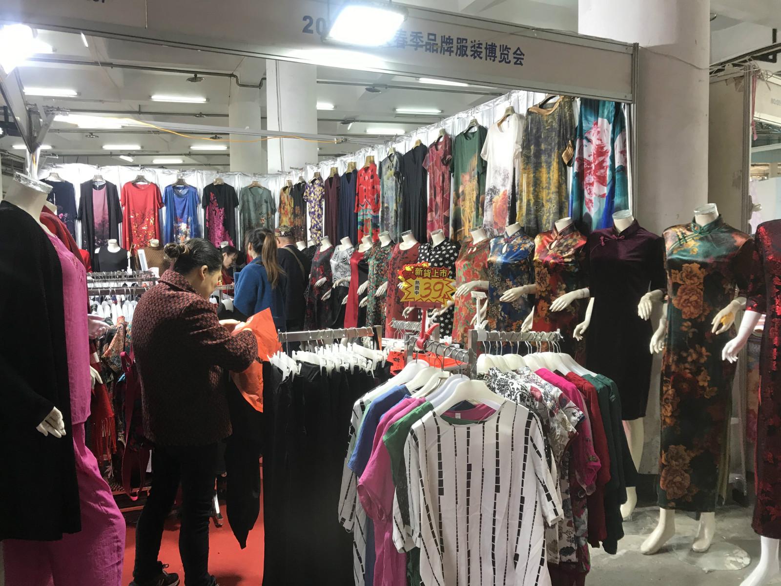 鲜花论斤卖，到陈家坪会展中心淘货去