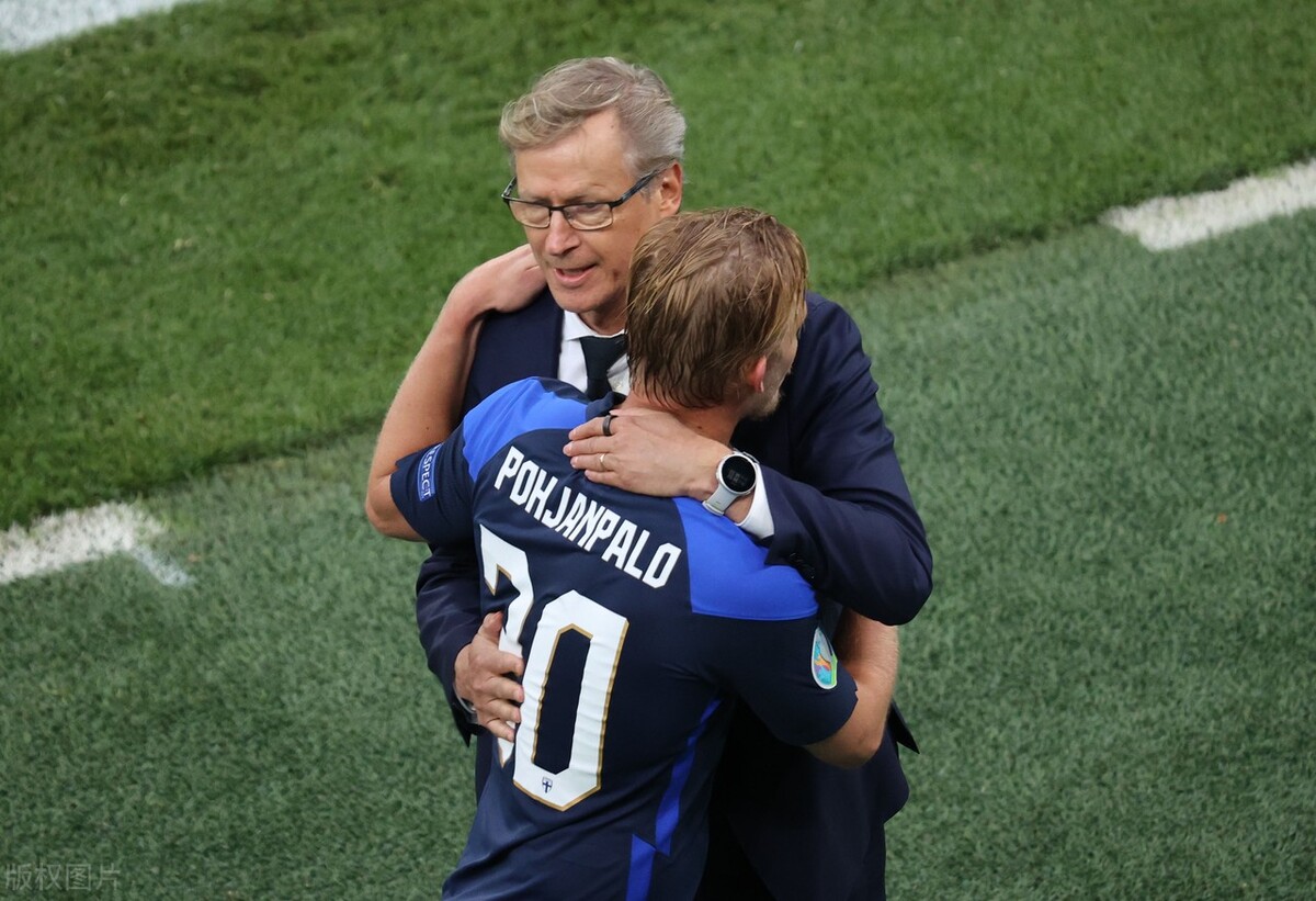 欧洲杯丹麦球员埃里克森晕倒,2020欧洲杯芬兰vs丹麦埃里克森骤停