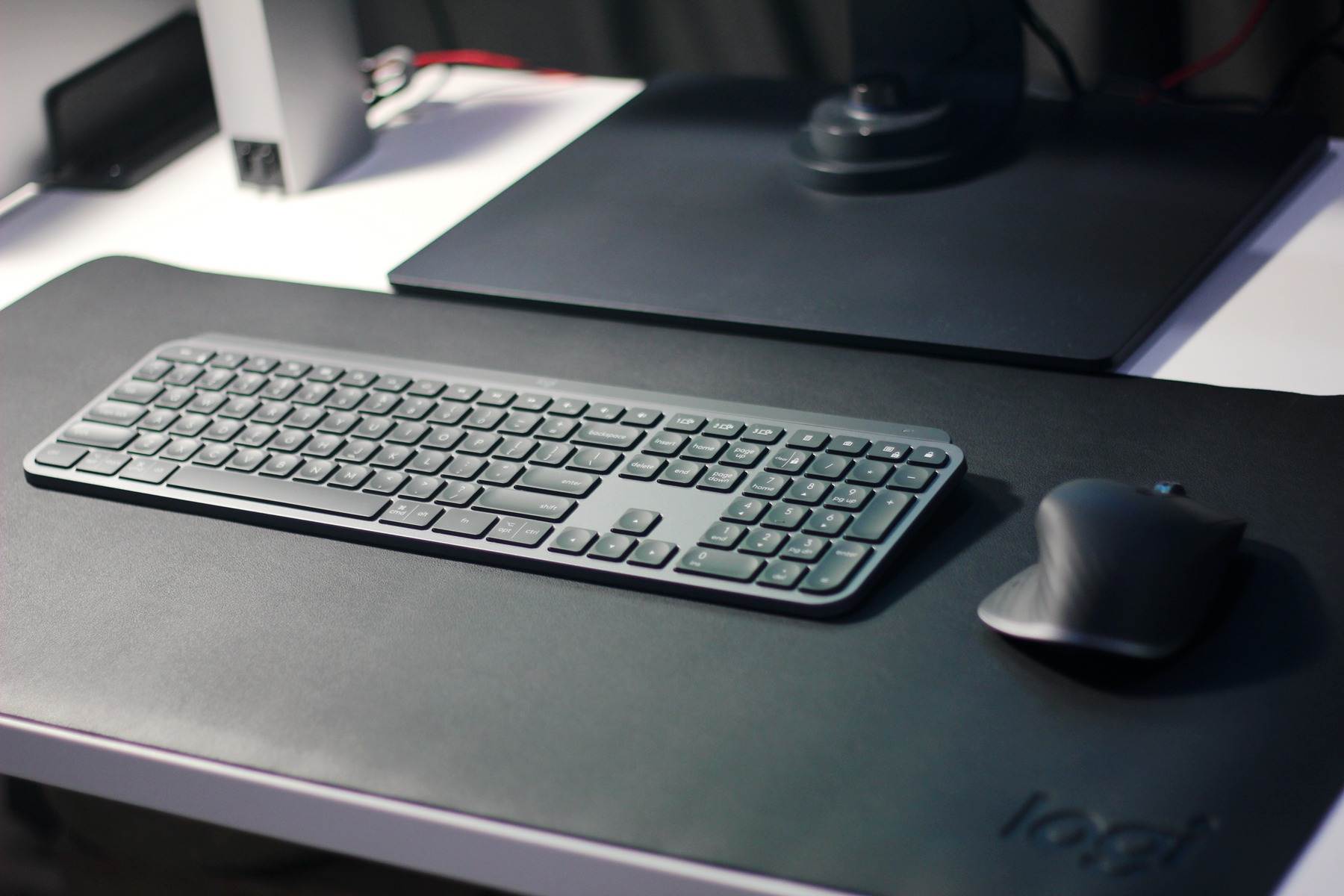 工欲善其事必先利其器，2021年初自媒体创作的专业向桌面配置