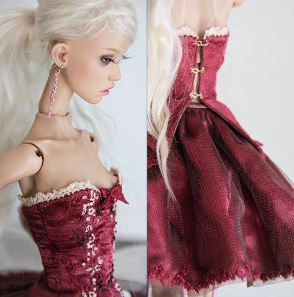 老爸酷爱芭比娃娃？微缩家具做到痴迷！