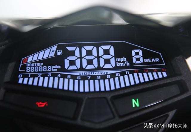 极速164km，百公里加速8.4S！这款250cc运动街车，配置高，动力强