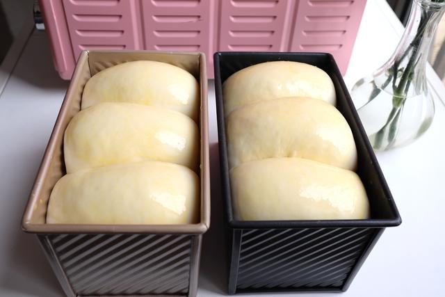 一次发酵成功的手工吐司做法,超柔软奶香吐司的家常做法