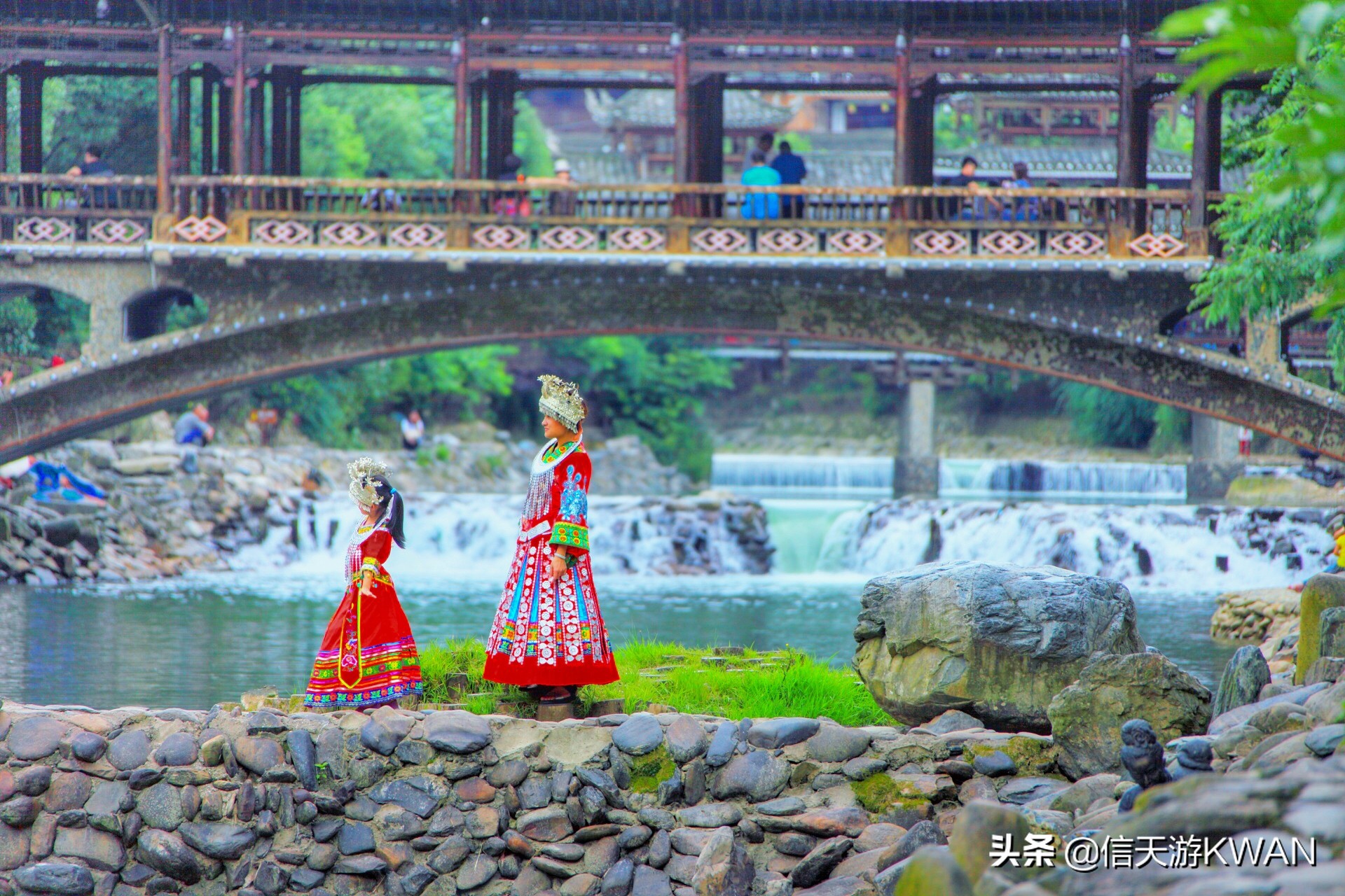 余秋雨关于西江千户苗寨的名句,西江千户苗寨以美丽回答一切