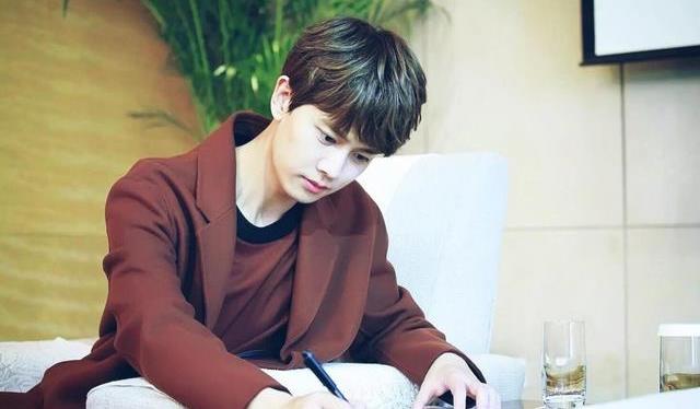 “一月男友”又有新剧,各路明星纷纷齐聚,还有一直出演校花的她