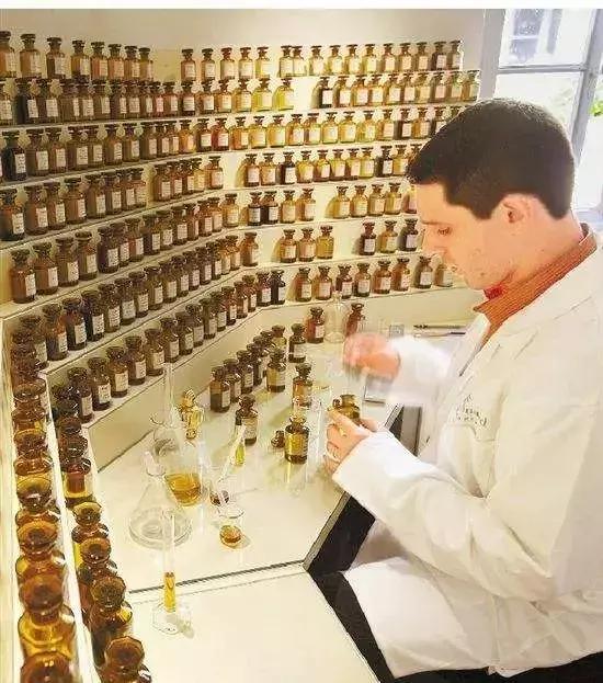 代购的大牌香水,去死皮沐浴露香味持久