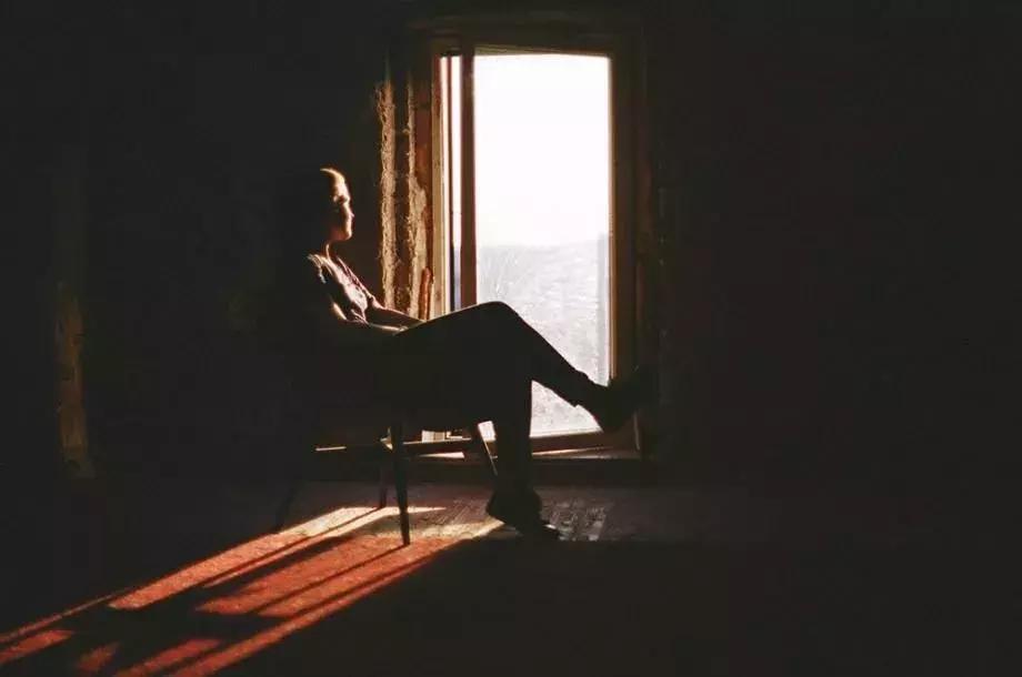 有些人其实在18岁就死了,有些人30岁就死了