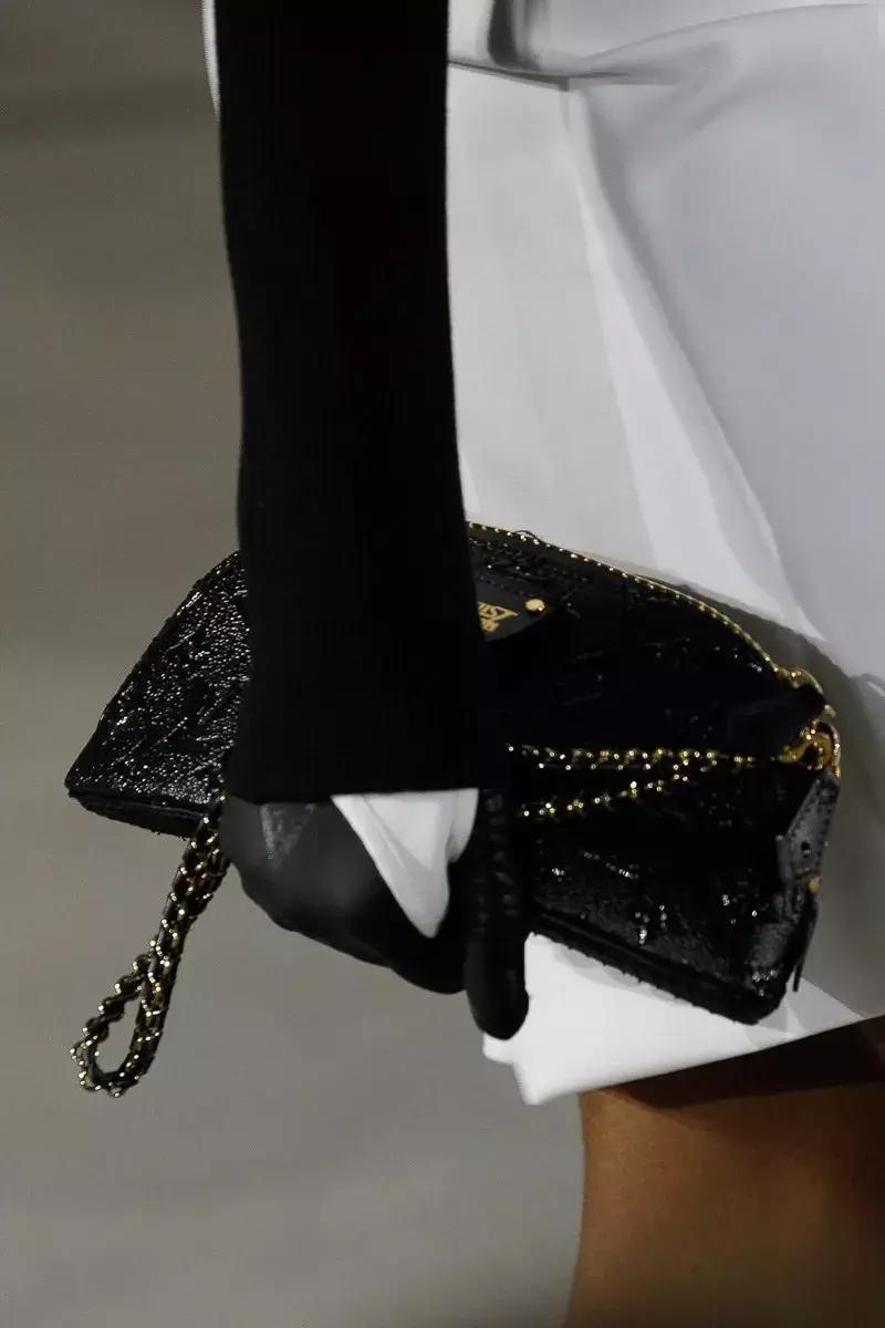 lv出了什么新款吗,lv蝙蝠侠衣服