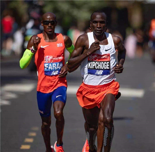 印度女孩因车祸失去双臂，谁知移植黑人手臂后，皮肤竟开始变黑