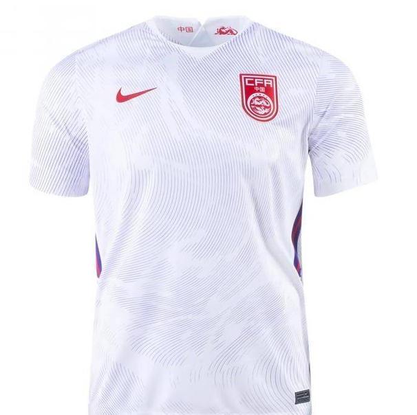 美国网站曝光中国国足新球衣，售价640元，网友：这球衣买定了