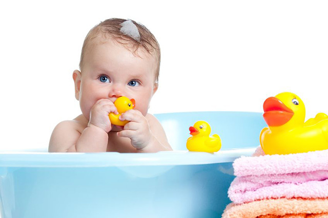 怎么帮婴儿洗澡不腰疼,怎样帮婴儿洗澡