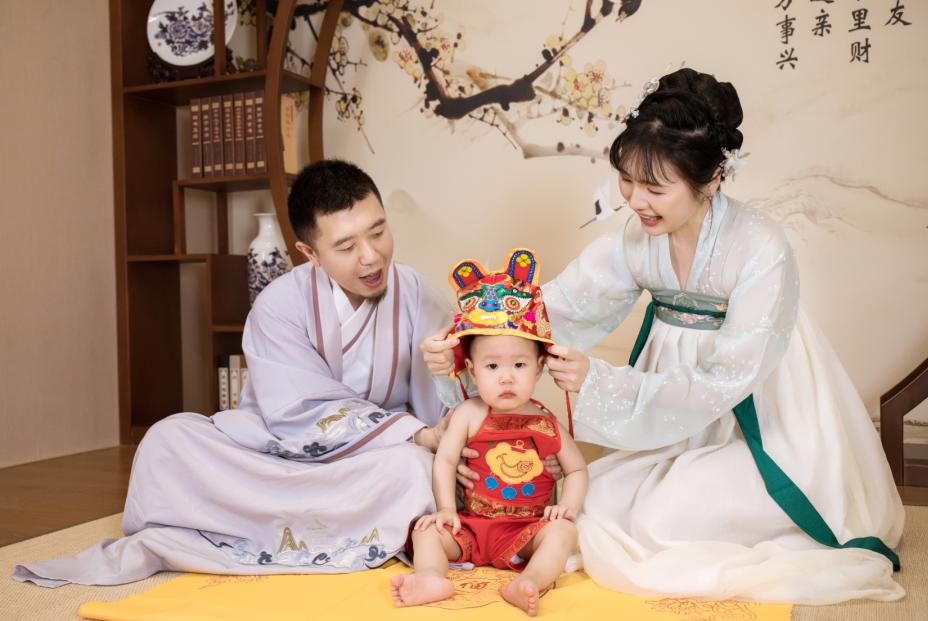 宝宝周岁大家都怎么抓周,抓周宝宝什么也不抓