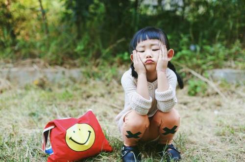 儿子误把502滴眼睛,宝妈反应迅速医生夸奖,但家长不能跟一辈子