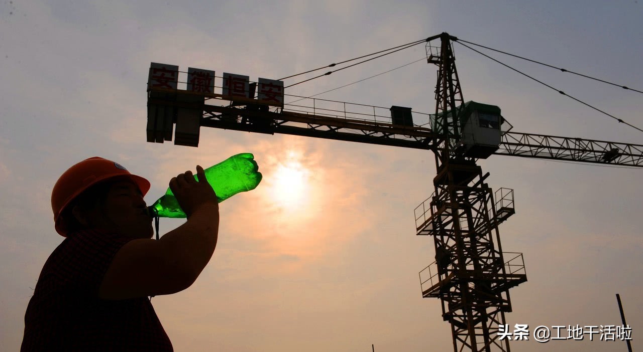 建筑工地防暑降温避开酷暑时间段,工地高温防暑宣传知识