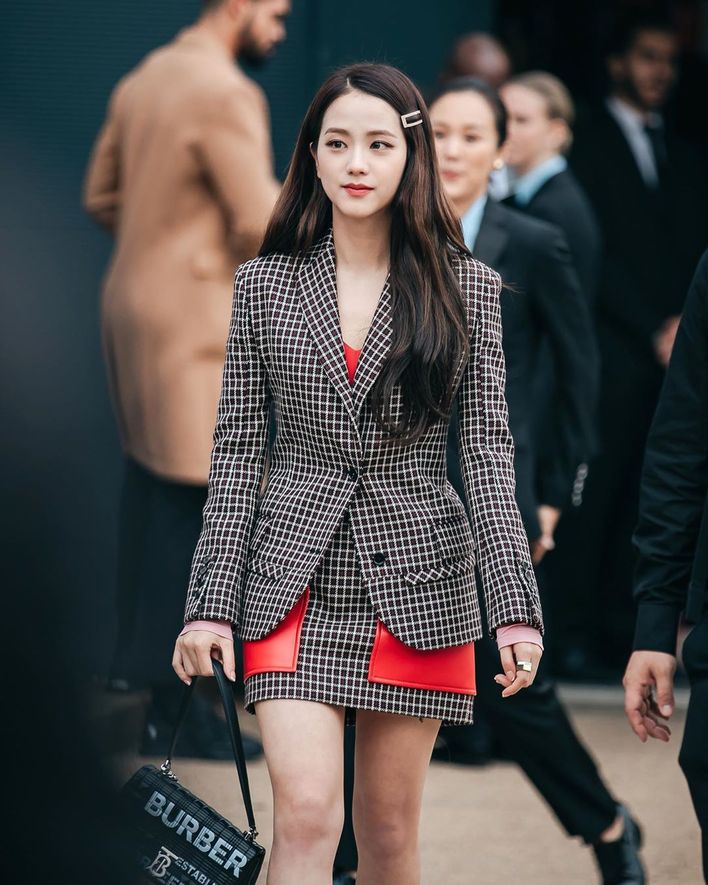 格纹西装怎么搭配才能穿出时尚感,复古格纹西装怎么搭配