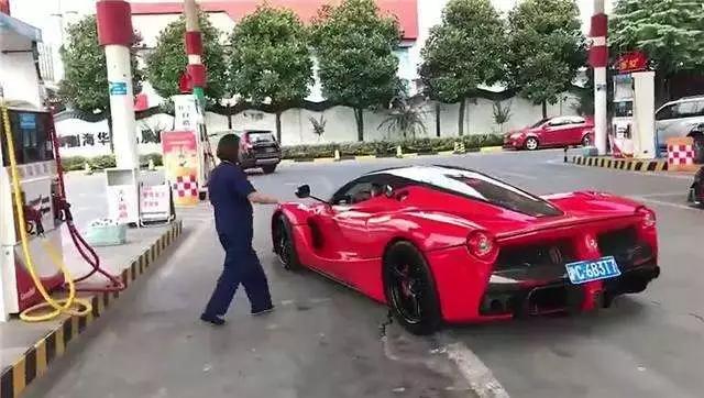 摸进韩寒的P房，看看民用车和赛车保养到底有什么区别？