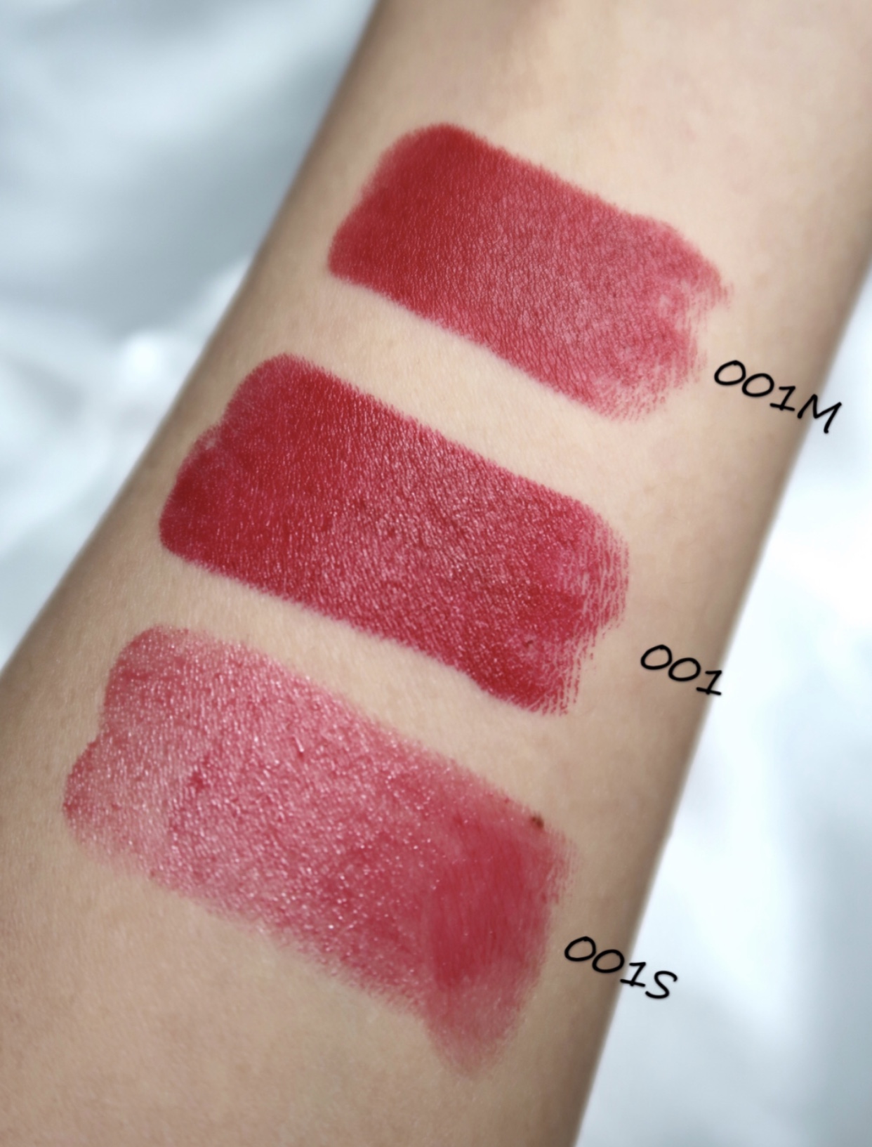 cl萝卜丁礼盒装真假,cl萝卜丁外壳颜色