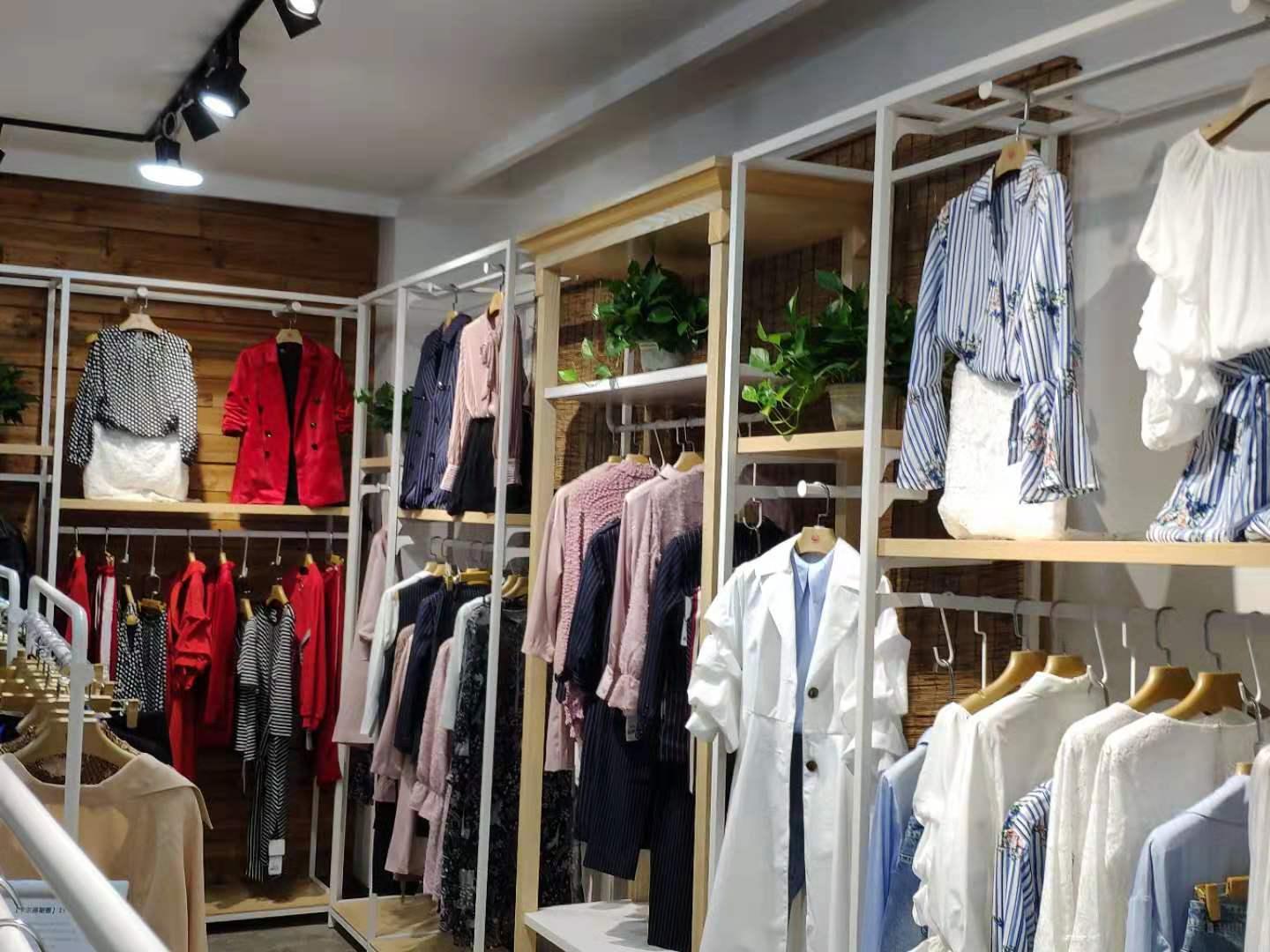 服装批发市场一手货源直播,服装店怎么直播找货源