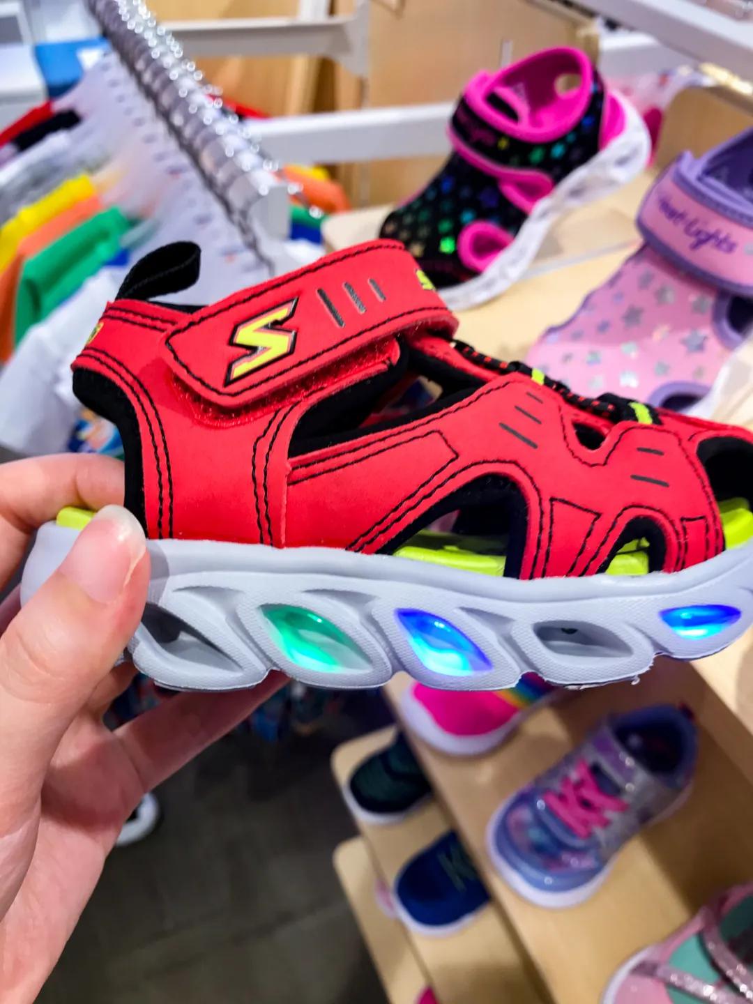 儿童穿哪种凉鞋比较好测评,关爱宝宝从脚开始