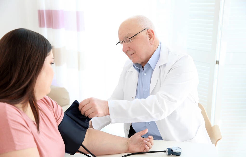 血压突然升高160低压100怎么办,血压突然升高高压140低压93怎么办