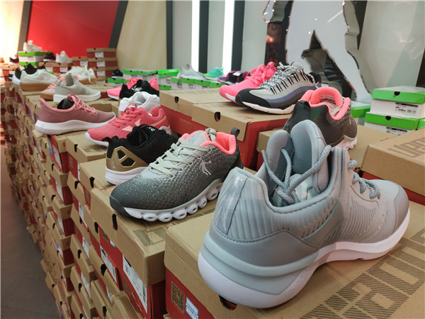 晋江鞋都安踏,福建晋江李宁安踏运动鞋