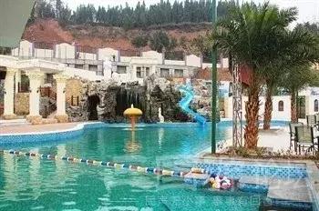 周末38℃高温来袭！南充各区游泳全攻略，16个泳池让你瞬间降温