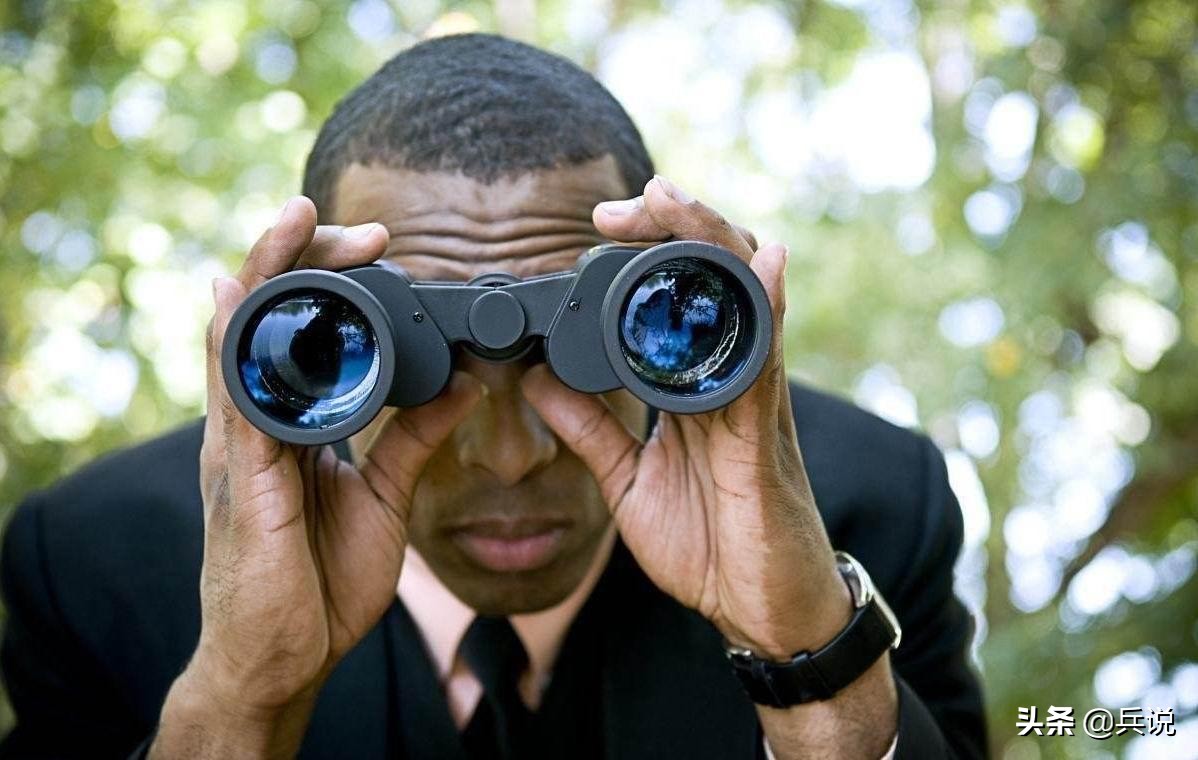 血的教训！左权邓萍两位战将，都因望远镜反光而中弹牺牲