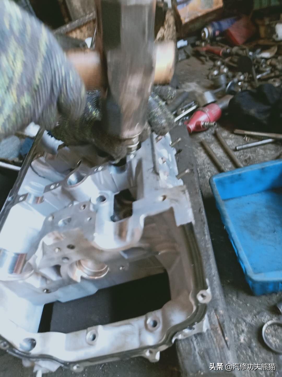 能拉动波音747的大众神车途锐烧机油治理，修完了又可以拉飞机了