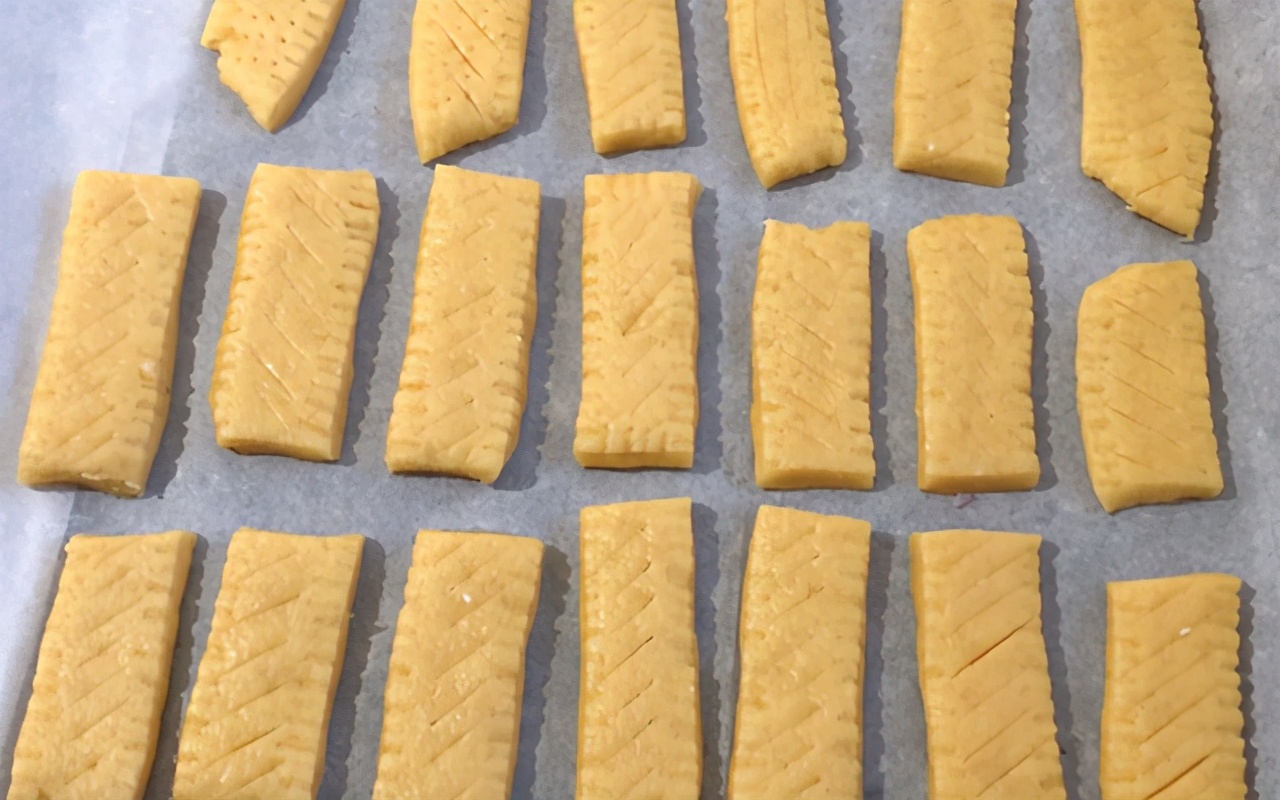 怎样做香甜酥脆的鸡蛋小饼干,用2个鸡蛋做美味饼干简单又好吃