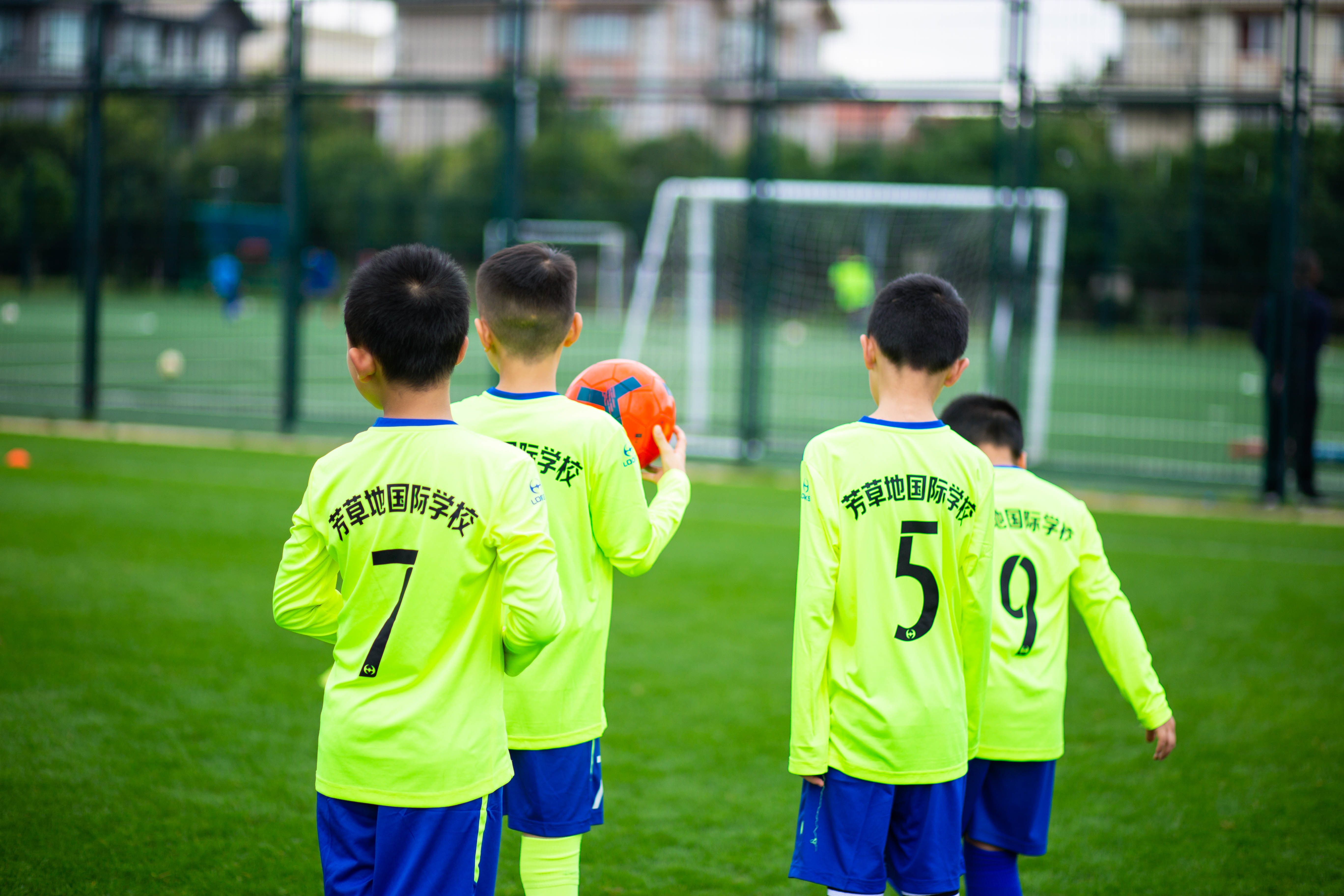 芳草地国际学校昆明西山区,昆明芳草地足球学校