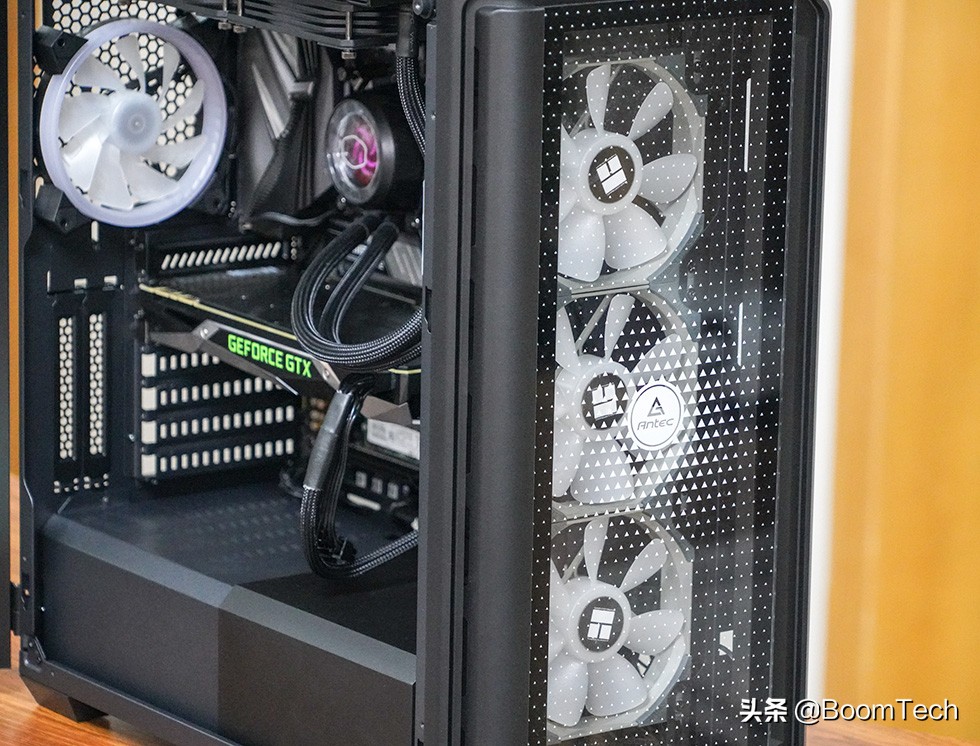 不对称设计点缀安钛克NX1000机箱体验