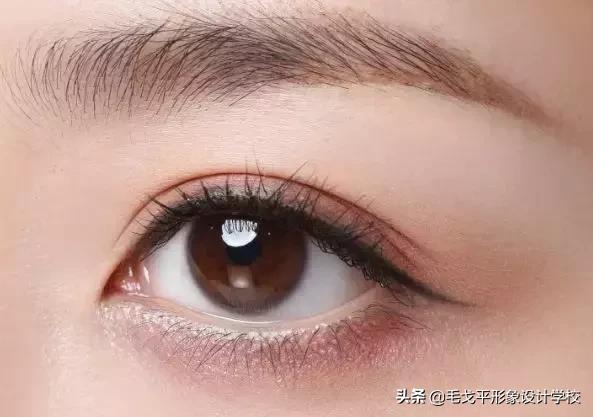 眼线怎么画好看新手最简单的,新手适合画内眼线还是外眼线