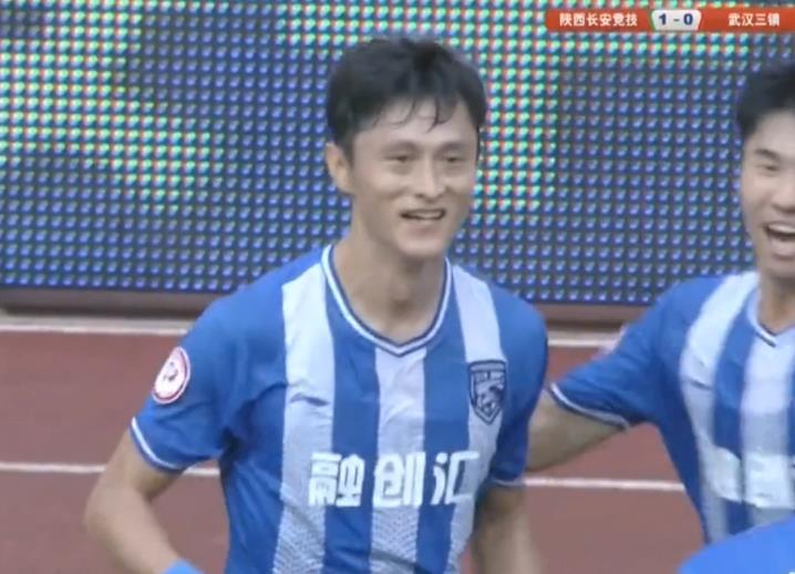 神了！中甲精彩一球：超远世界波，过了中圈就射，门将成为背景板