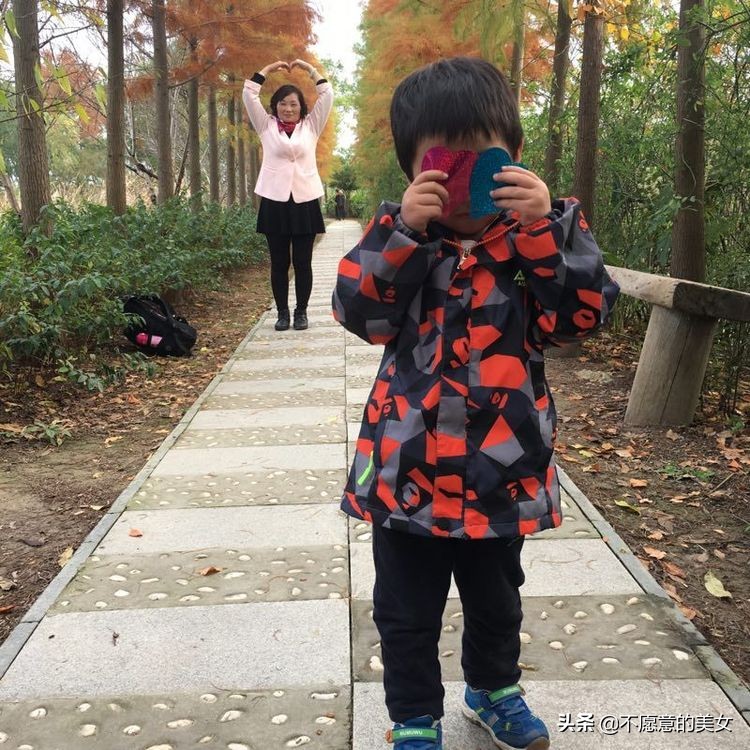 可爱的少妇自拍越来越丰满越来越成熟了