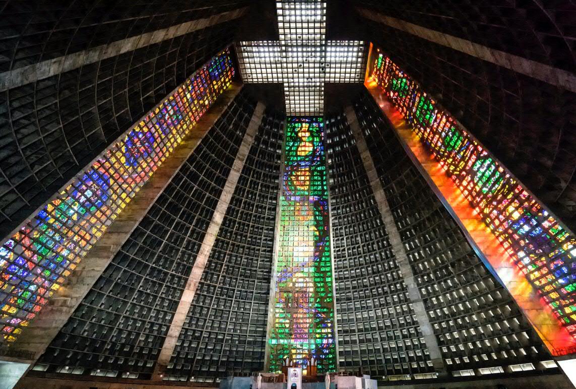 疫情下的巴西，天堂与地狱仅一街之隔，同在耶稣庇佑下的两种人生