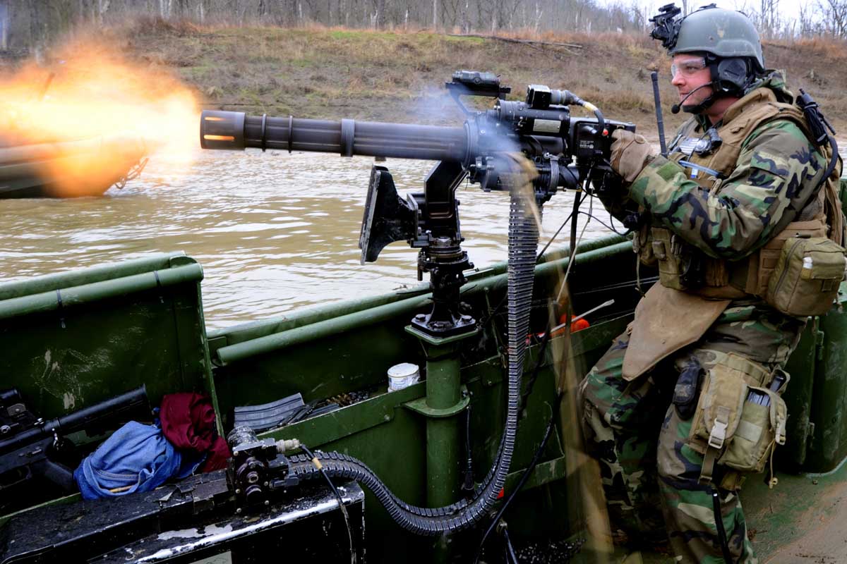 m134加特林机枪单兵手持式,m134加特林速射机枪各种介绍