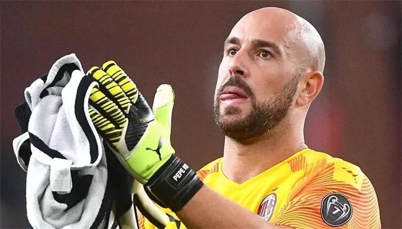 3万人确诊单日死亡381人创新高!英国学习中国改建足球场收治病人