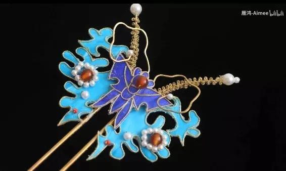 护士小姐用5毛钱的易拉罐，随手一剪猛翻千万倍，网友：手艺牛逼