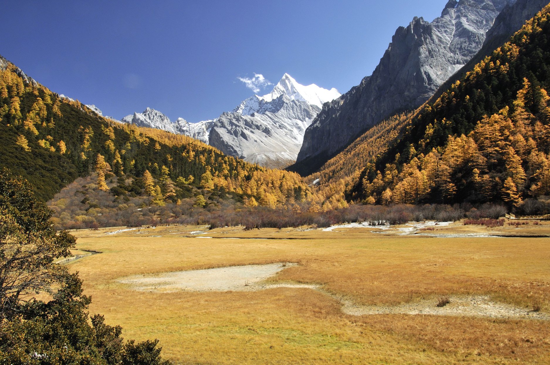 藏民朝拜圣山,西藏圣山藏民