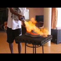 当初忍痛买的万元球鞋，被你们说拆就拆，你有想过我的感受吗？